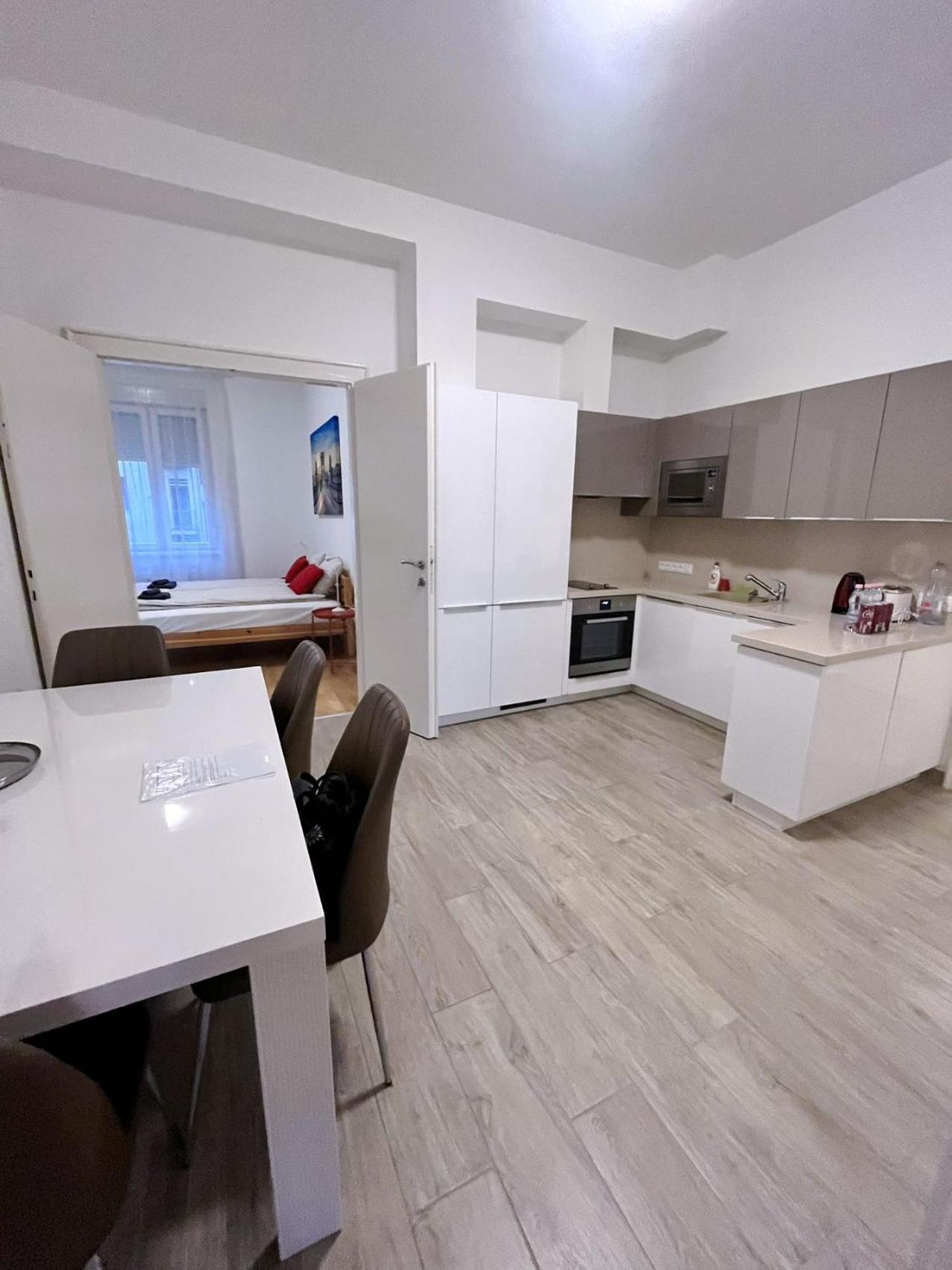 Boutique Family Apartment In The Heart Of City Boedapest Buitenkant foto