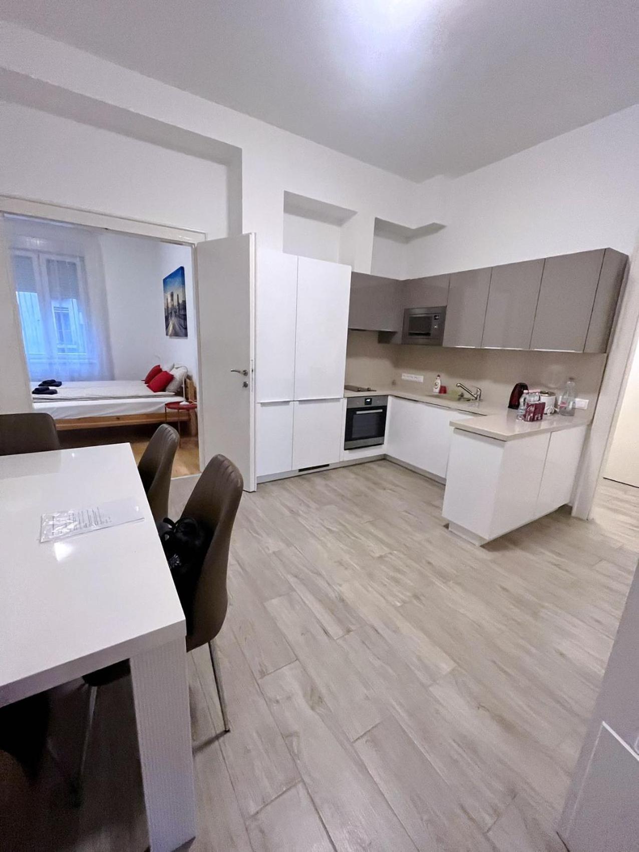 Boutique Family Apartment In The Heart Of City Boedapest Buitenkant foto