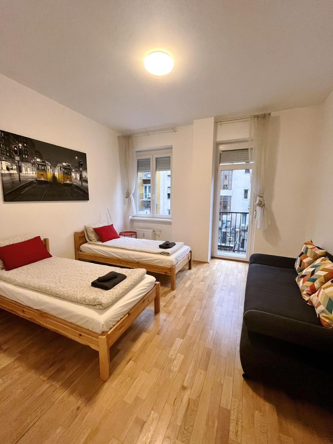 Boutique Family Apartment In The Heart Of City Boedapest Buitenkant foto