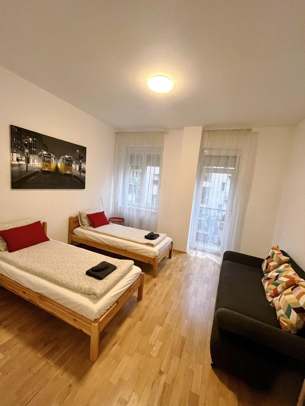 Boutique Family Apartment In The Heart Of City Boedapest Buitenkant foto